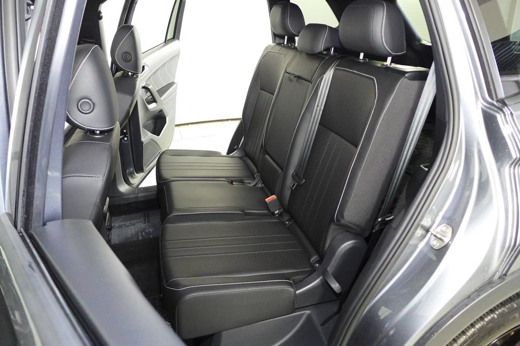 Certified 2023 Volkswagen Tiguan SE R-Line FWD image 18