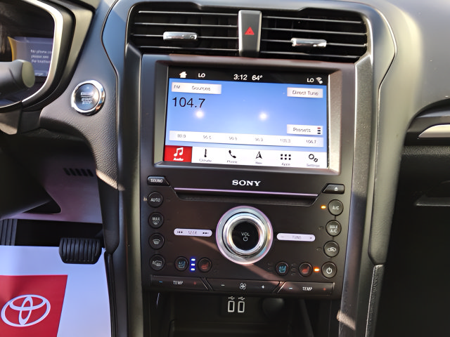 Used 2019 Ford Fusion Energi Titanium FWD image 18
