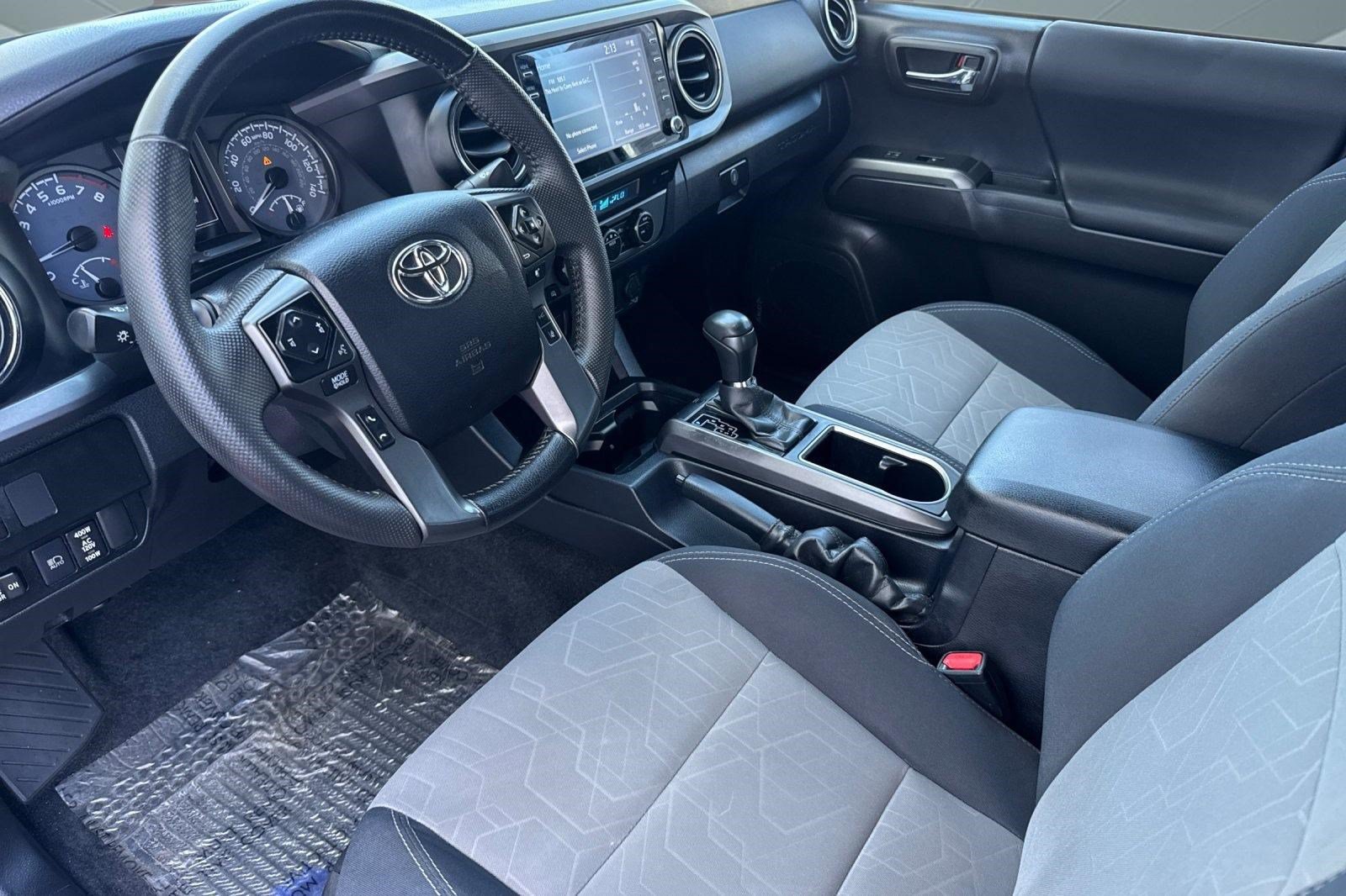 Used 2022 Toyota Tacoma TRD Sport w/ Technology Package RWD image 4