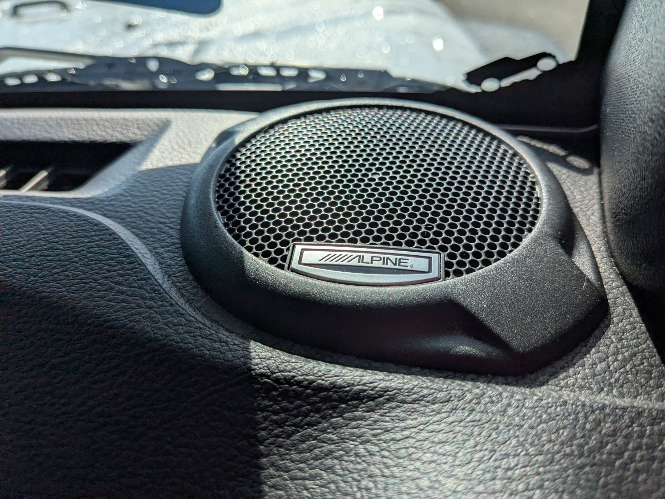 Used 2017 Jeep Wrangler Unlimited Rubicon w/ Connectivity Group image 35