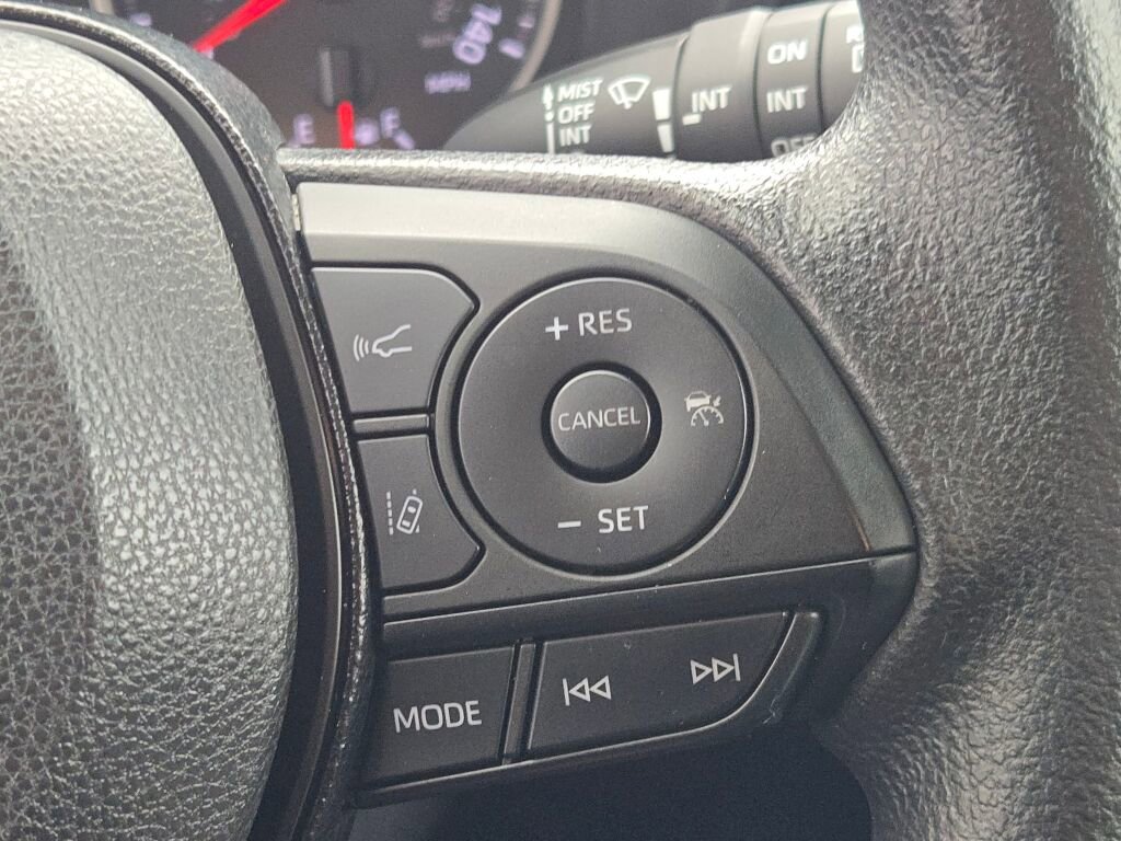 Used 2021 Toyota RAV4 XLE FWD image 29