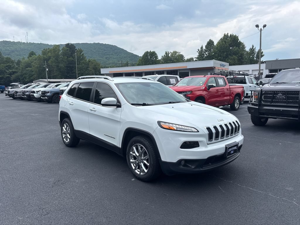 Used 2016 Jeep Cherokee Latitude FWD image 3