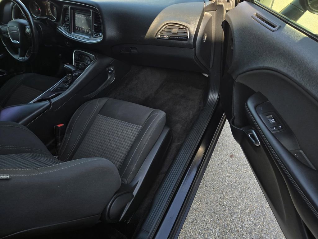 Used 2018 Dodge Challenger R/T image 7