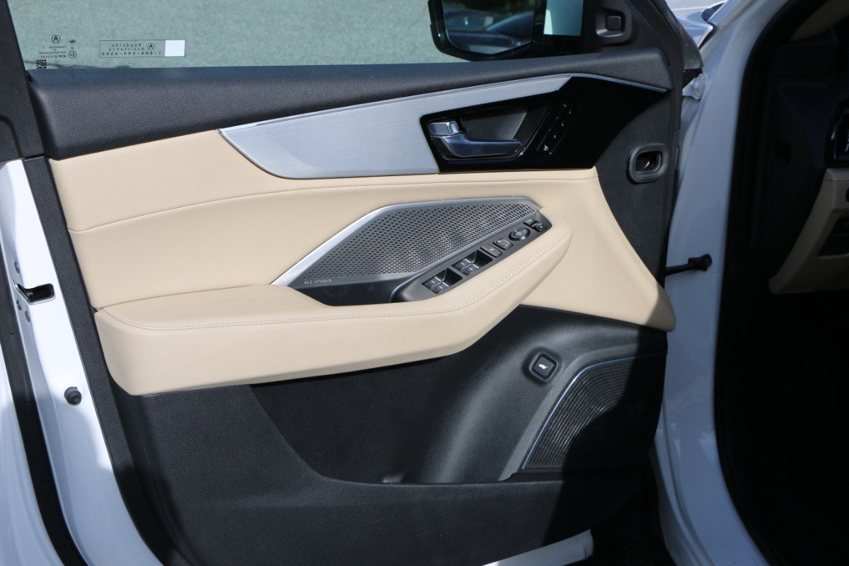 Used 2023 Acura MDX SH-AWD w/ Technology Package image 16