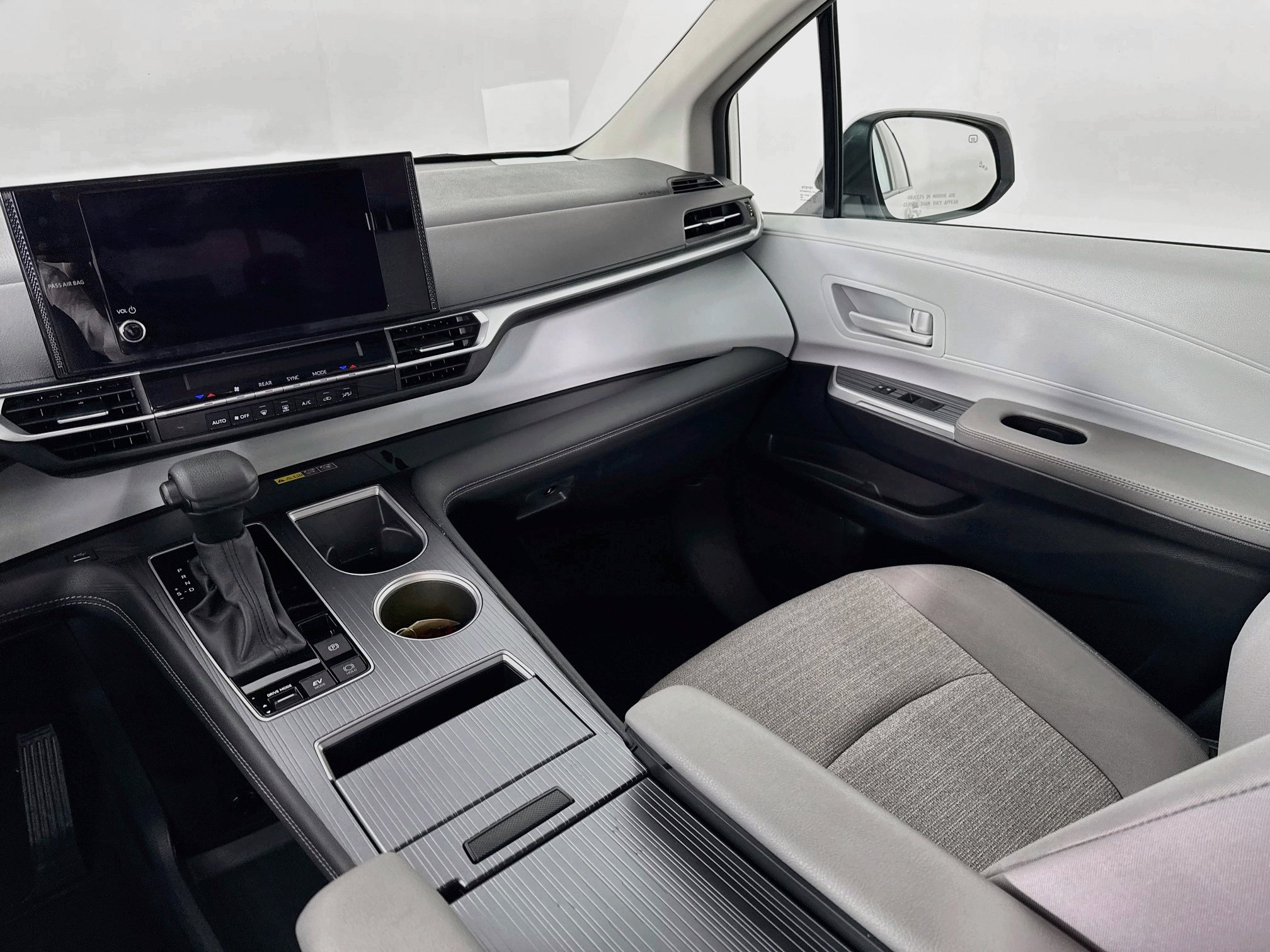 Certified 2025 Toyota Sienna LE FWD image 21