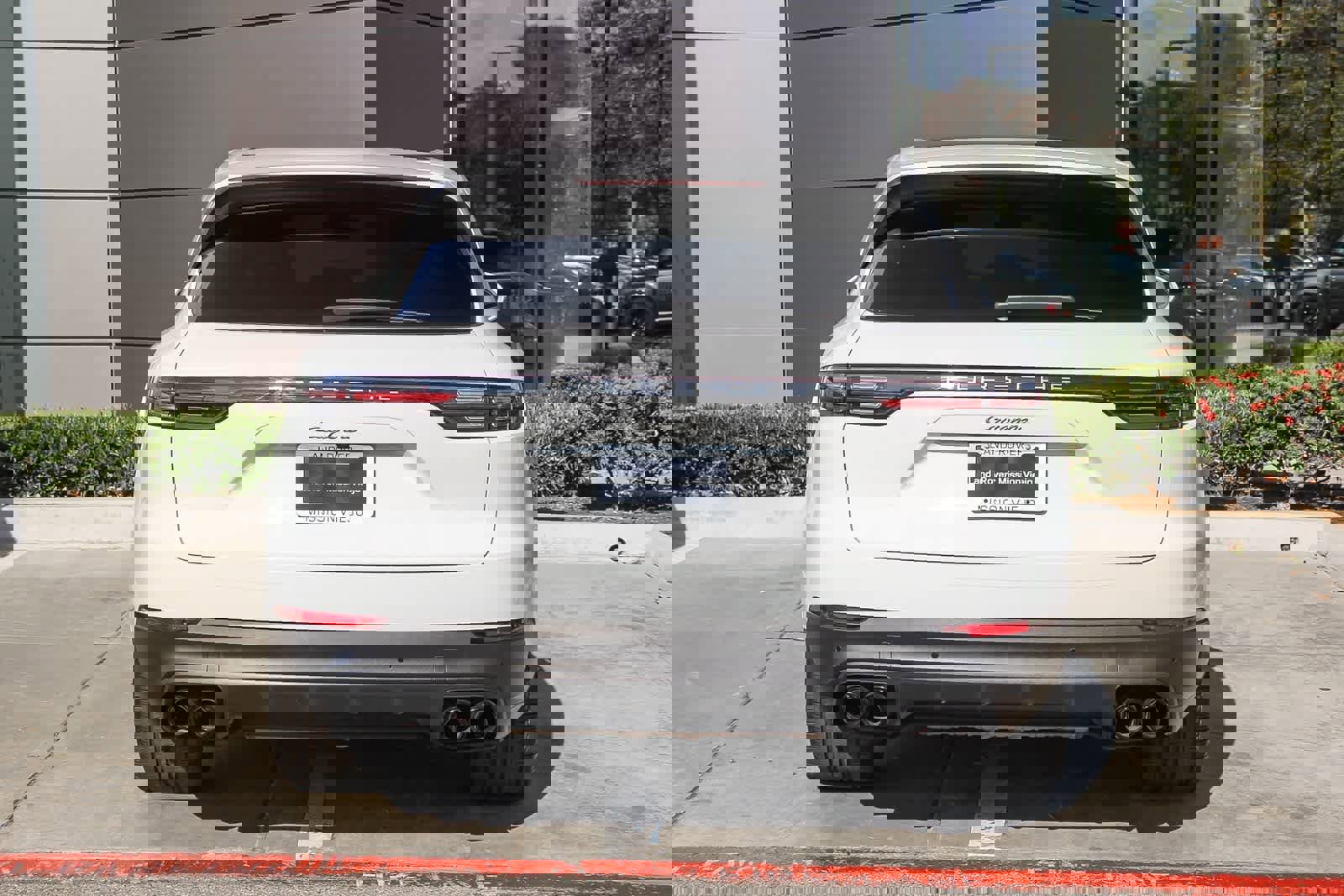 Used 2023 Porsche Cayenne Platinum Edition image 5