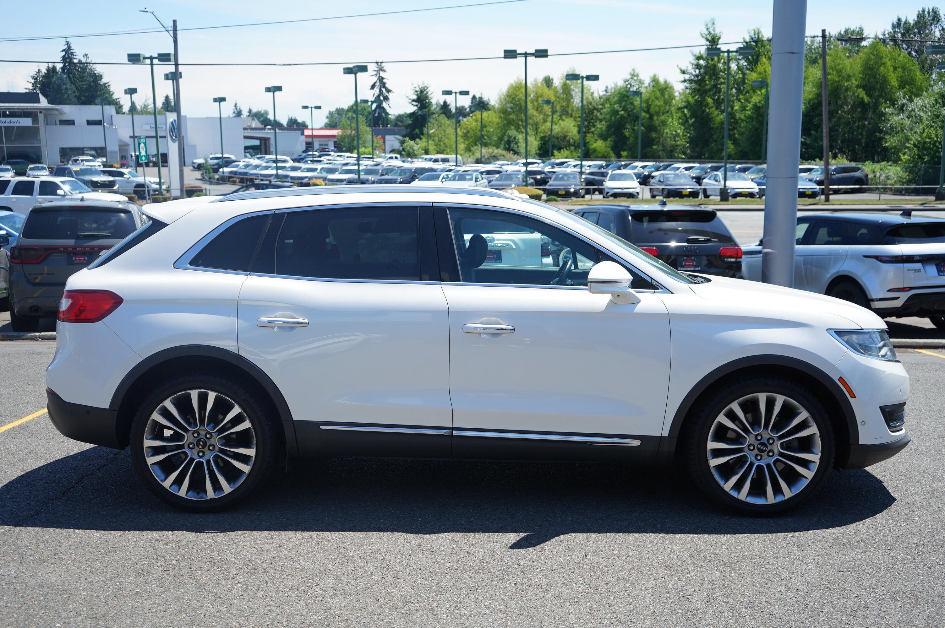 Used 2016 Lincoln MKX Reserve w/ Luxury Package AWD/4WD image 6