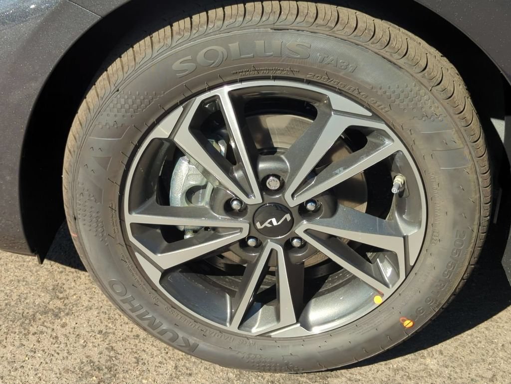 Certified 2024 Kia Forte LXS w/ LXS Technology Package FWD image 29