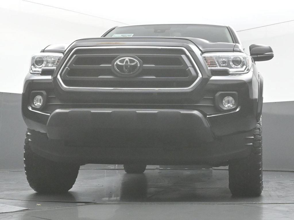 Used 2022 Toyota Tacoma SR5 w/ Technology Package RWD image 48