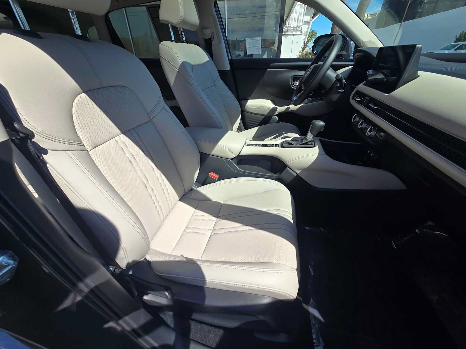 Used 2027 Honda HR-V EX-L image 10