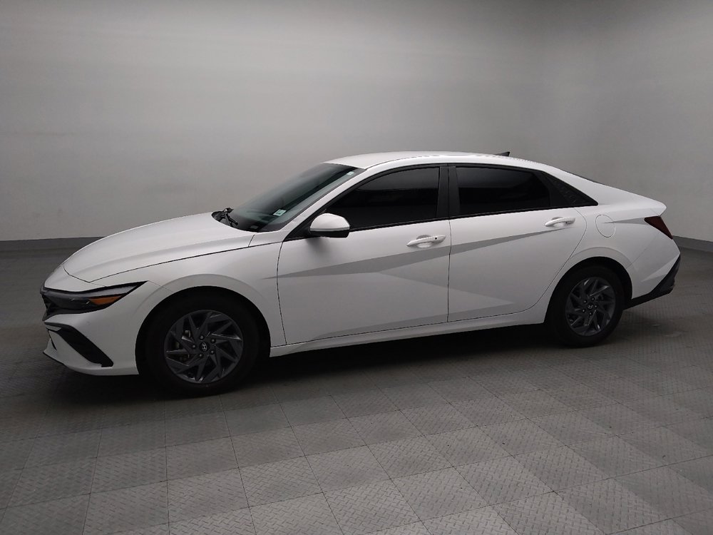 Used 2024 Hyundai Elantra SEL image 2