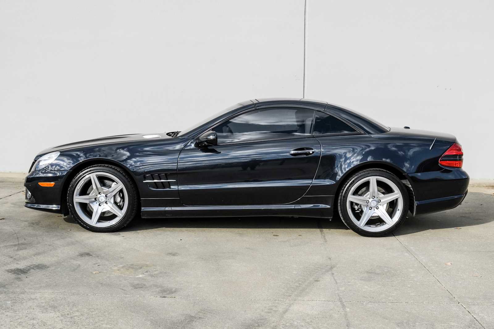 Used 2011 Mercedes-Benz SL 550 image 11