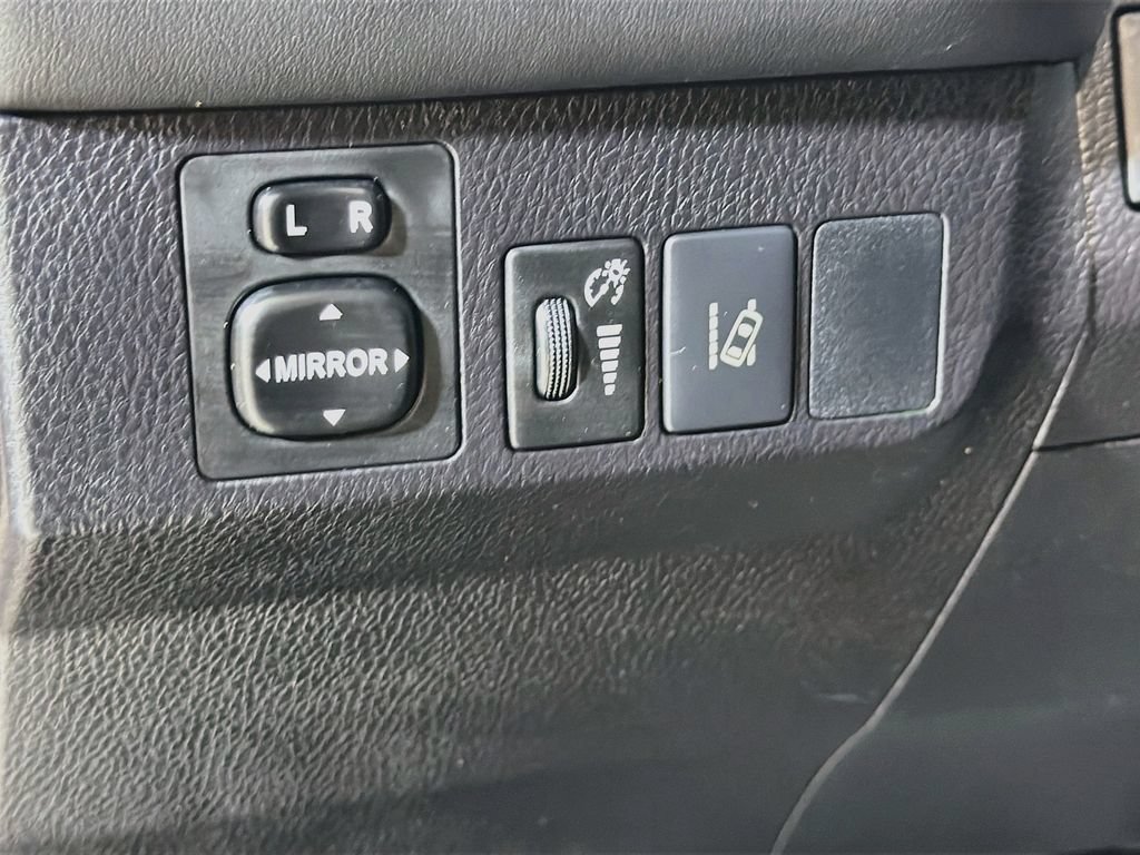 Used 2017 Toyota RAV4 XLE AWD/4WD image 8