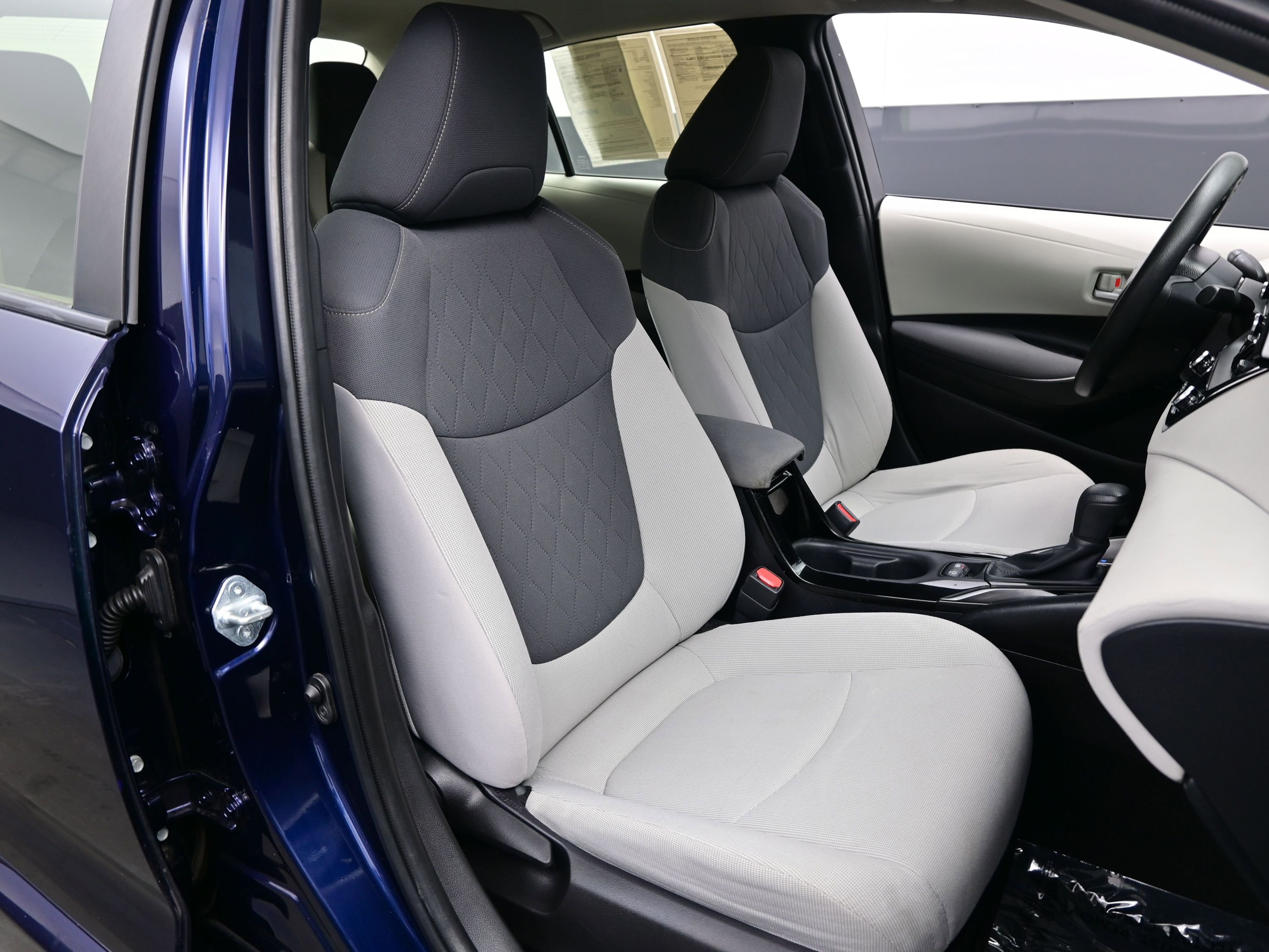 Used 2021 Toyota Corolla LE w/ Carpet Mat Package (TMS) image 13