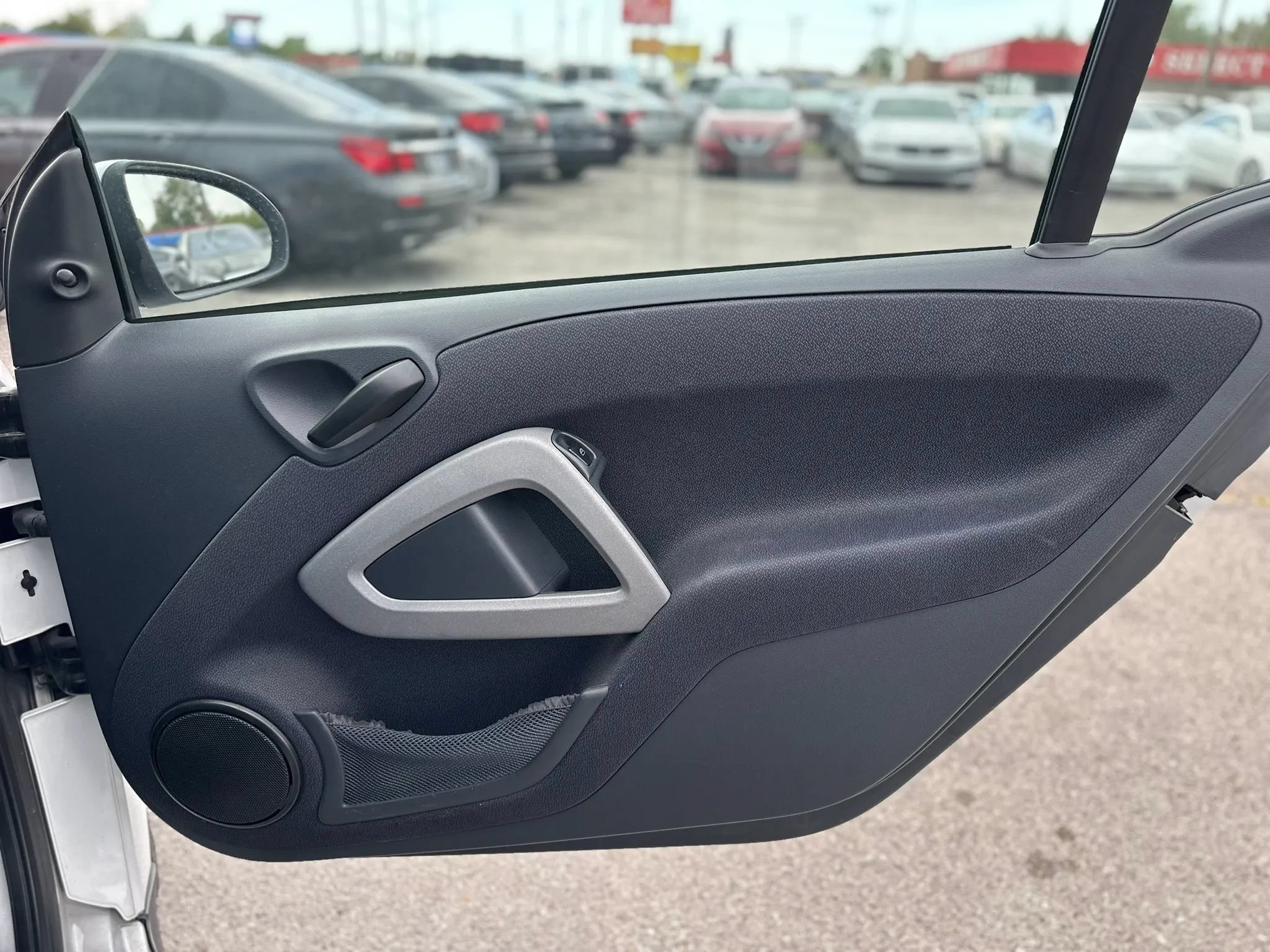 Used 2015 smart fortwo pure RWD image 13