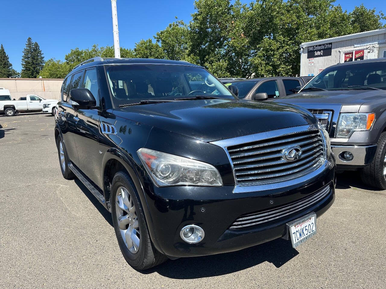 Used 2014 INFINITI QX80 4WD w/ Theater Package image 5