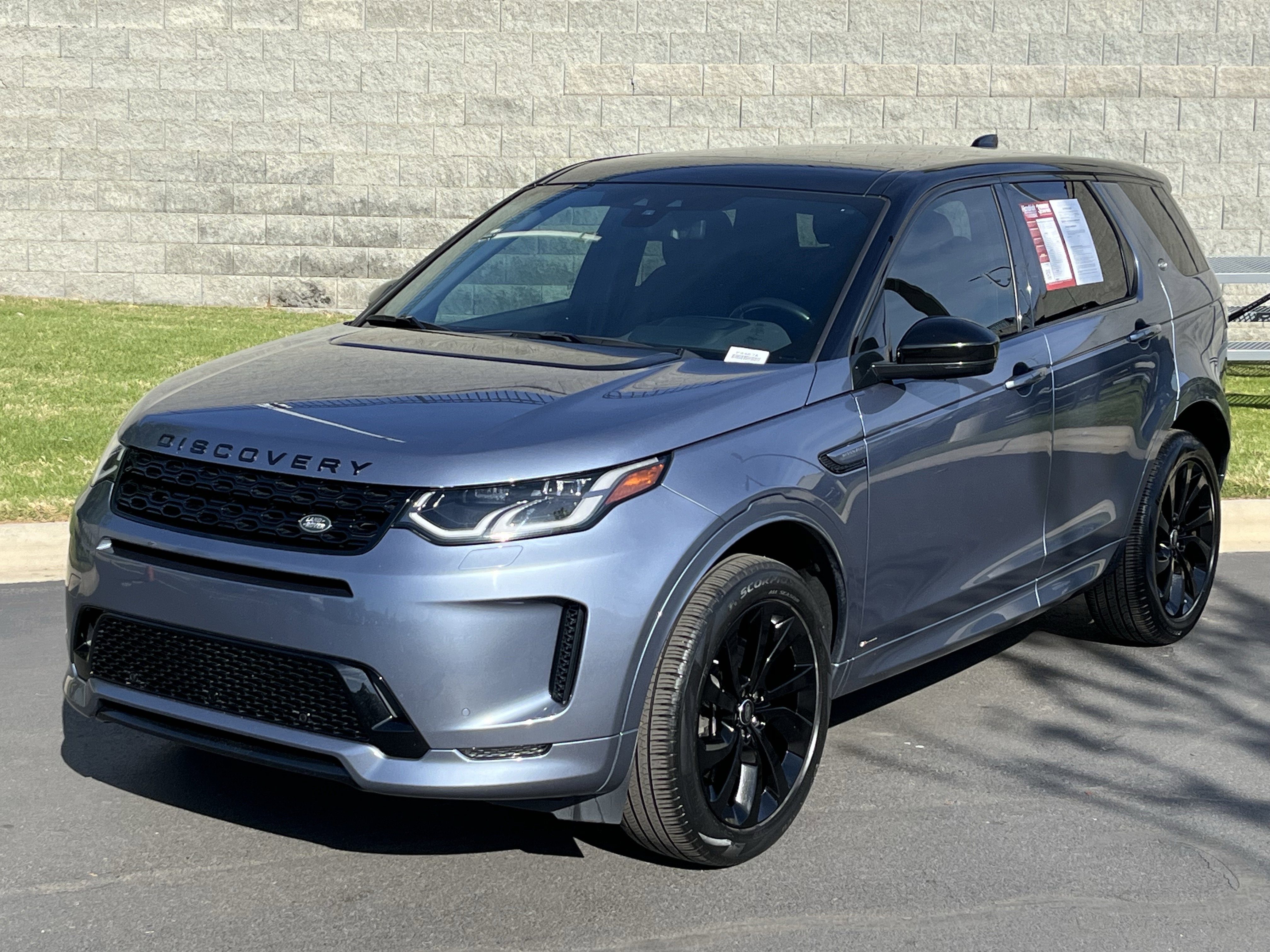 Used 2020 Land Rover Discovery Sport SE R-Dynamic image 2