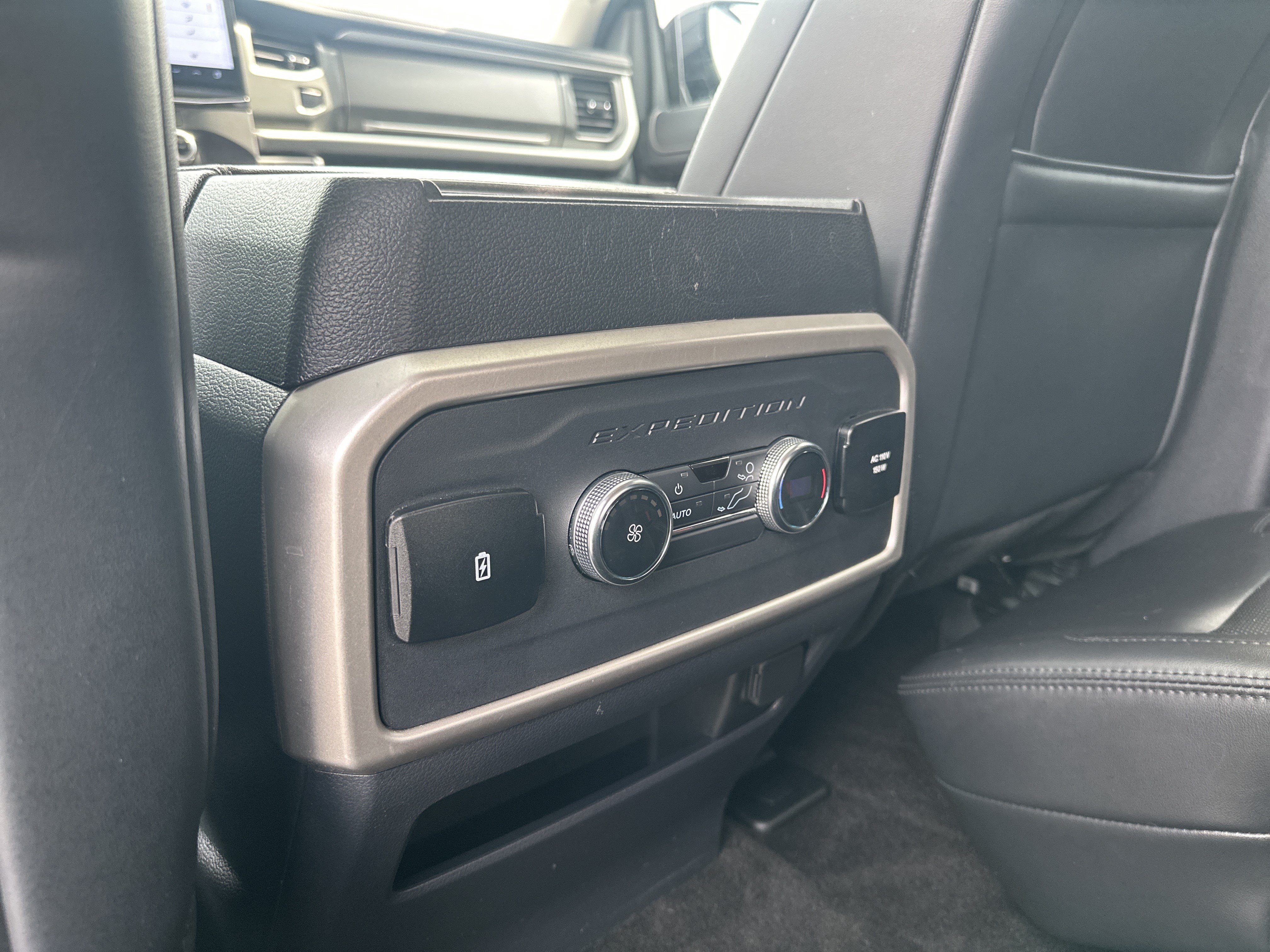 Used 2023 Ford Expedition XLT AWD/4WD image 28