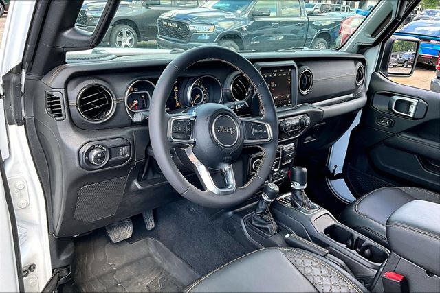 Used 2023 Jeep Gladiator Overland AWD/4WD image 14