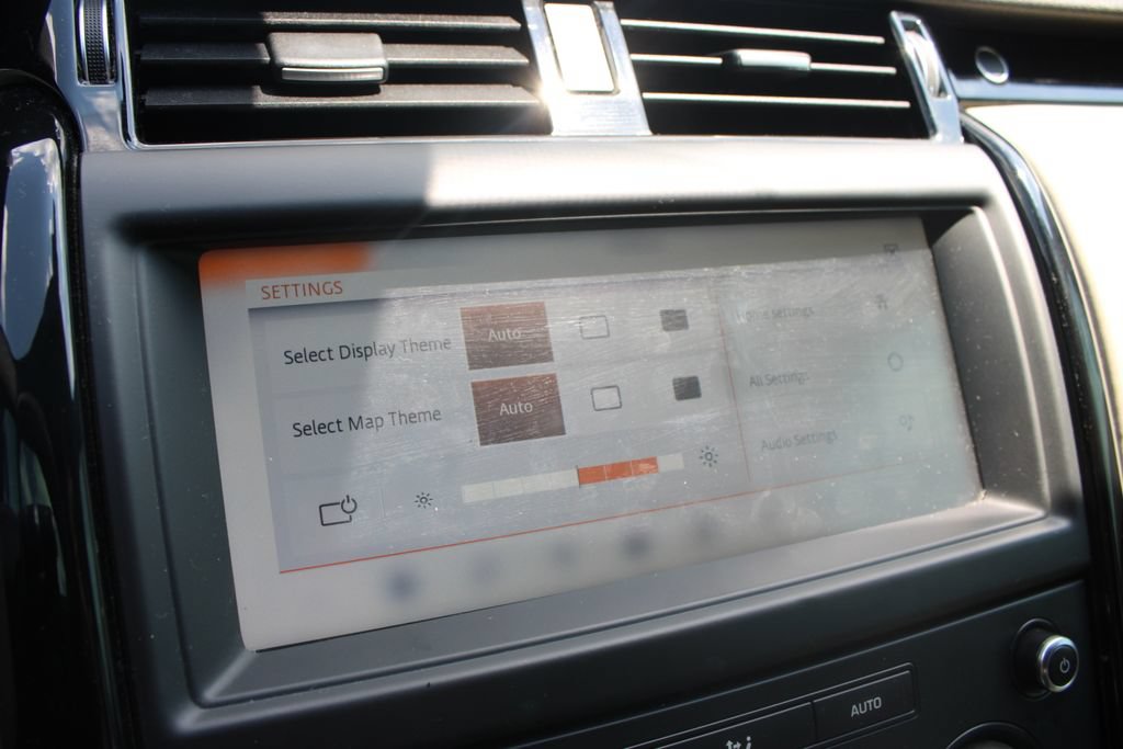 Used 2019 Land Rover Discovery SE AWD/4WD image 35