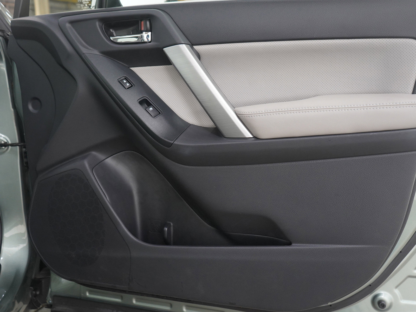 Used 2015 Subaru Forester 2.5i Limited image 9