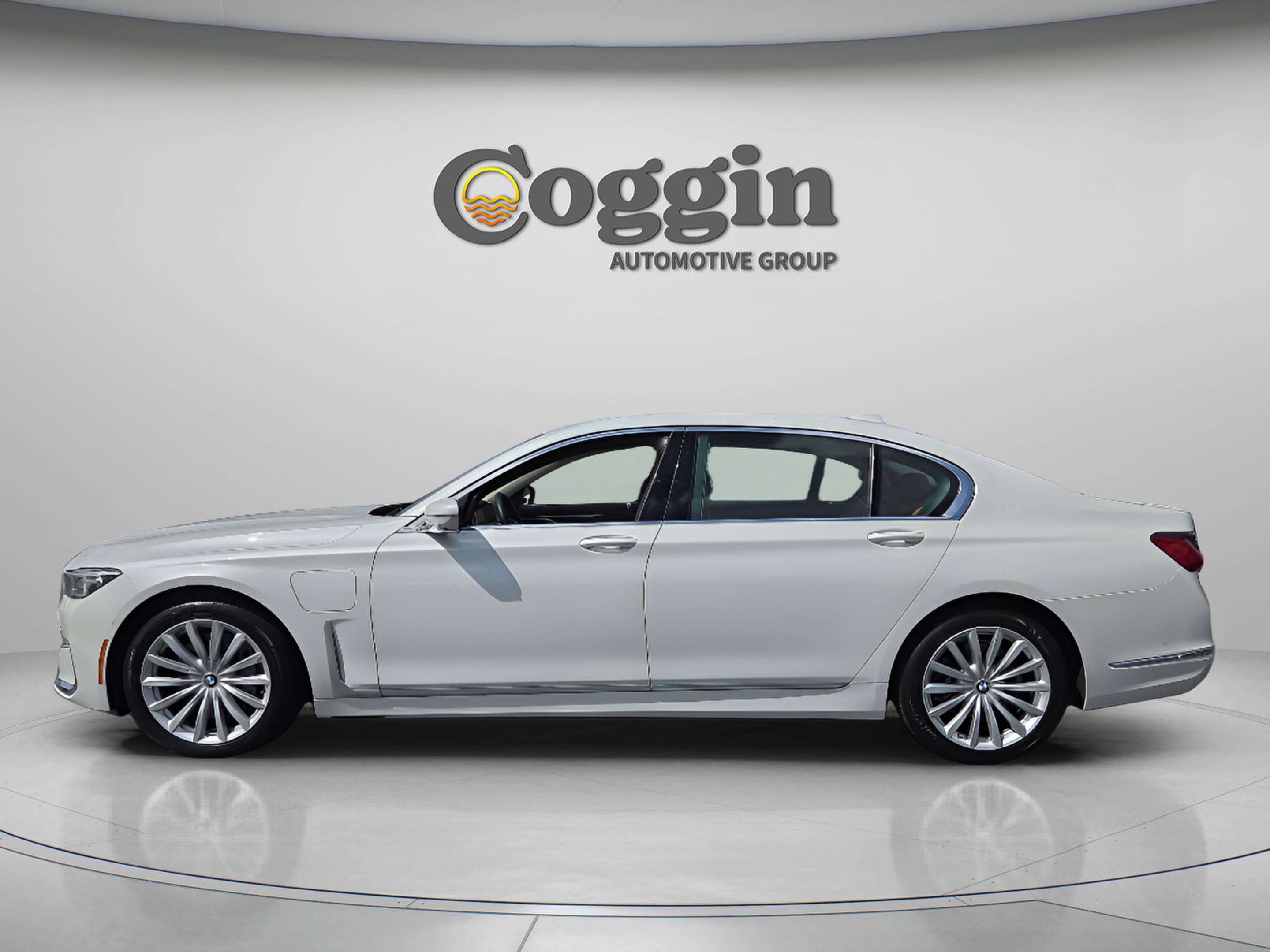 Used 2020 BMW 745e xDrive image 3