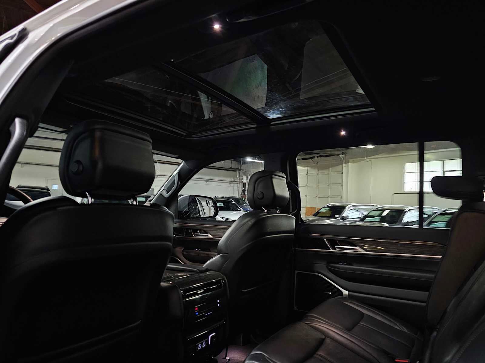 Used 2022 Jeep Wagoneer Series II w/ Premium Group I AWD/4WD image 20