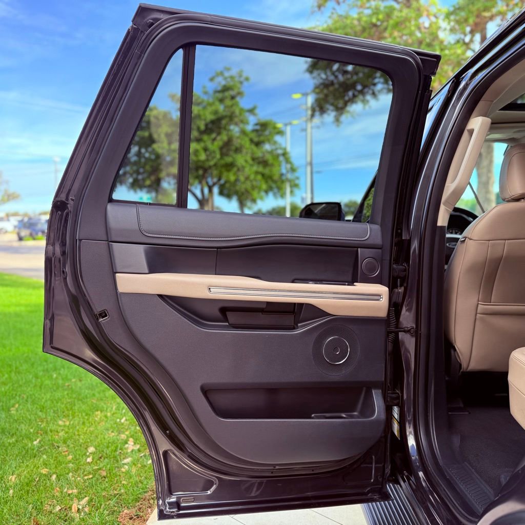 Used 2024 Ford Expedition Limited image 31