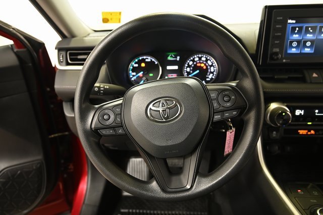 Used 2020 Toyota RAV4 LE image 4