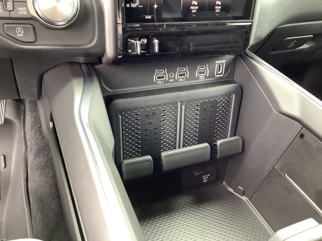 New 2026 RAM 1500 Laramie AWD/4WD image 19