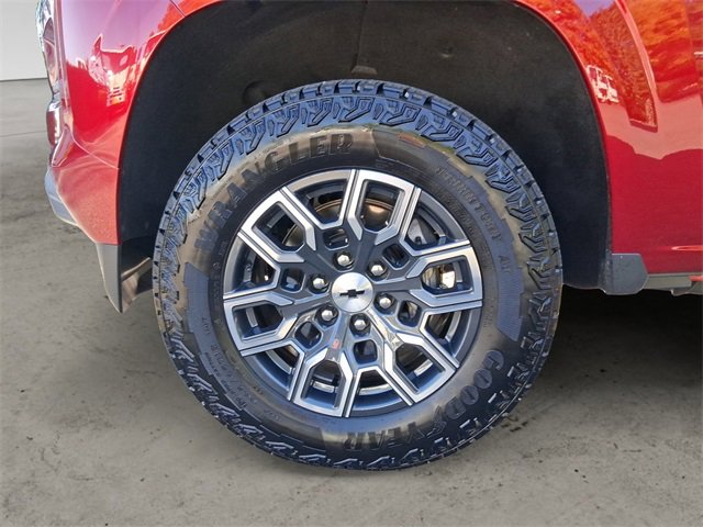 Used 2025 Chevrolet Colorado Z71 w/ Technology Package image 14