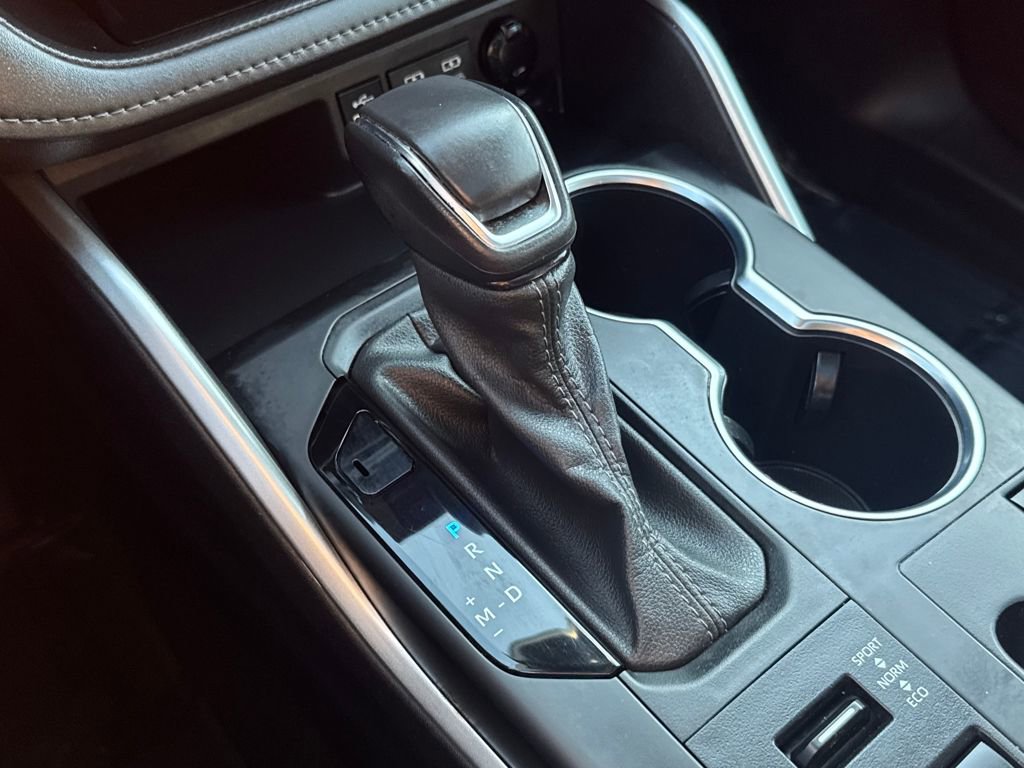 Used 2024 Toyota Highlander XLE image 28