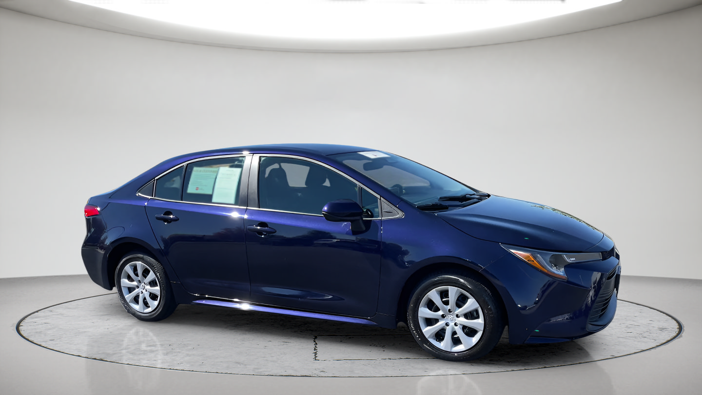 Certified 2025 Toyota Corolla LE FWD image 4