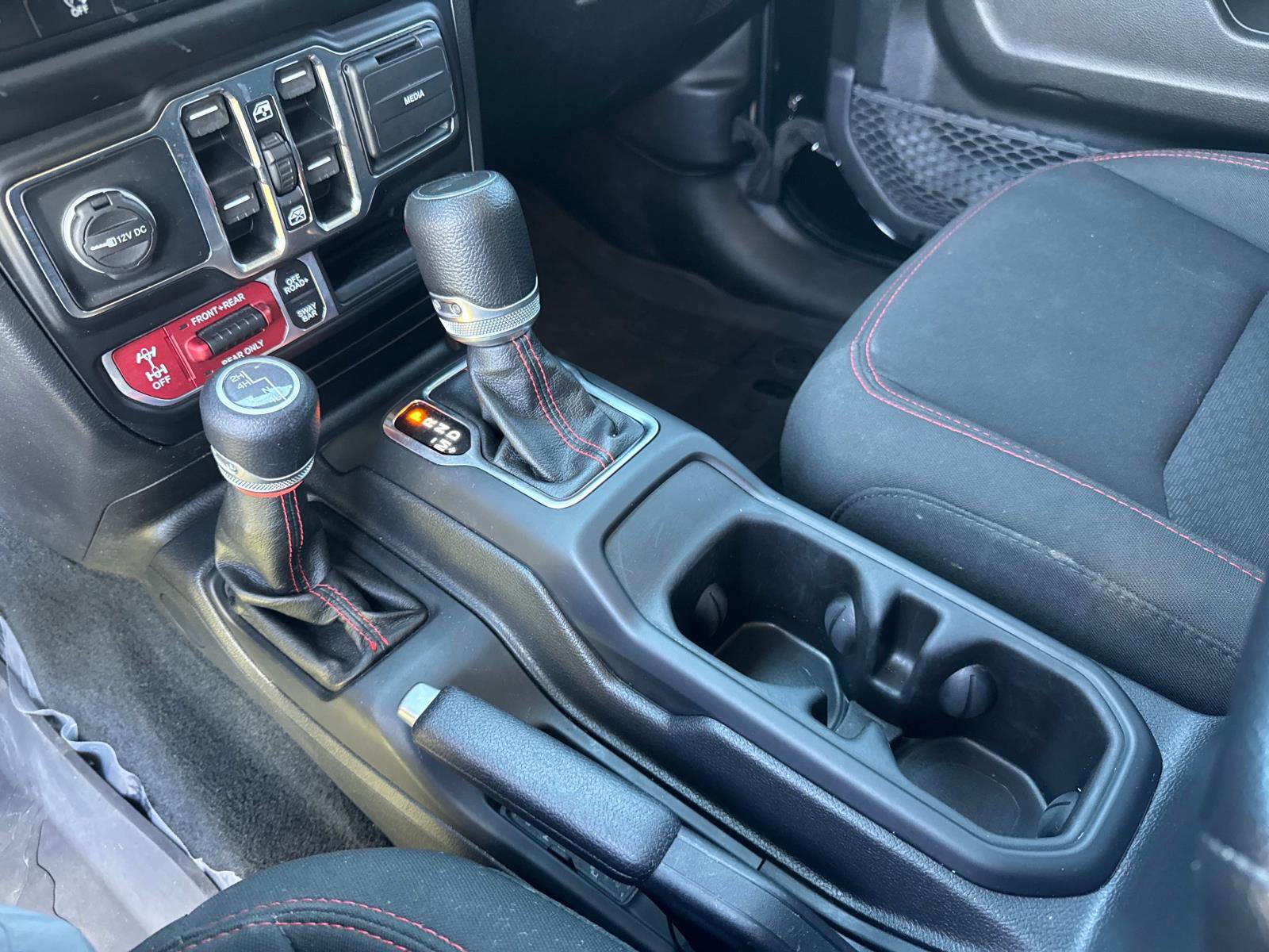 Used 2022 Jeep Gladiator Rubicon w/ LED Lighting Group AWD/4WD image 27
