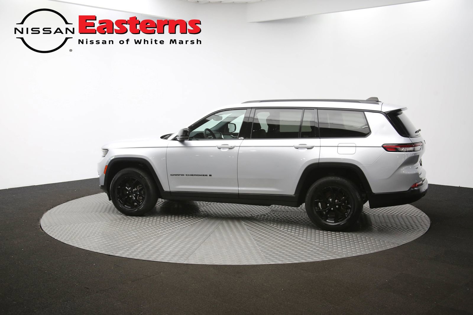 Used 2024 Jeep Grand Cherokee L Laredo image 80