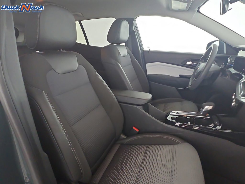 Used 2025 Chevrolet Trax LT FWD image 31