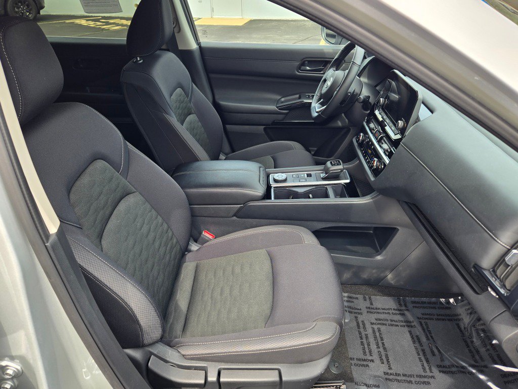 Used 2025 Nissan Pathfinder SV AWD/4WD image 7