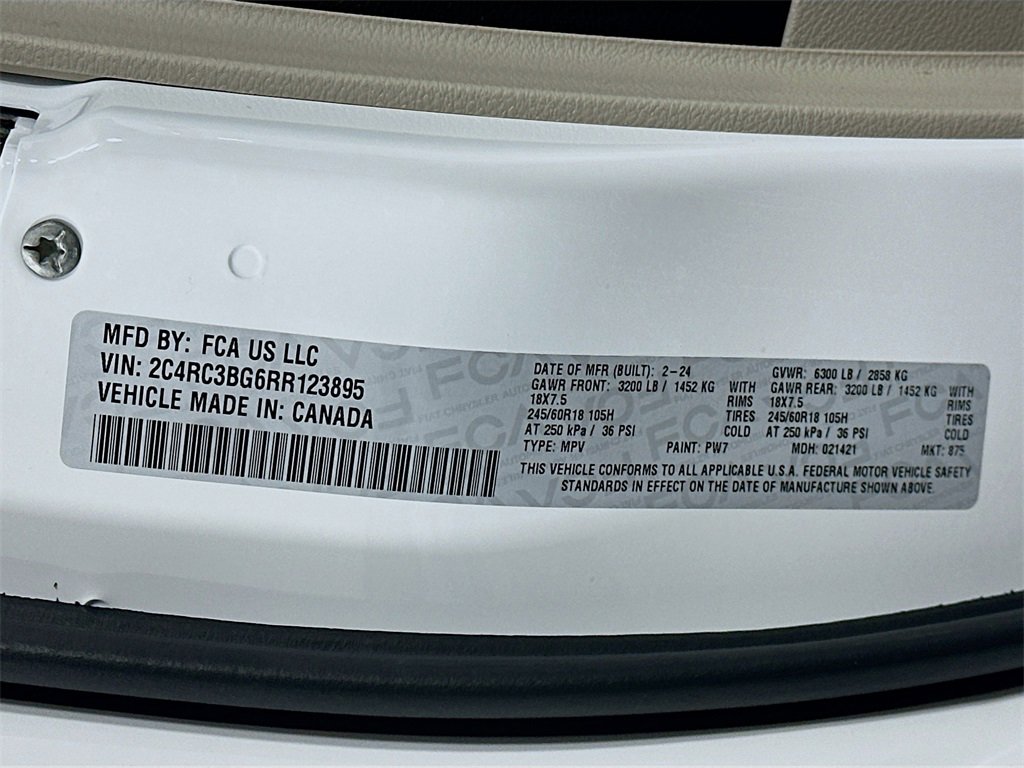 Used 2024 Chrysler Pacifica Touring-L image 35