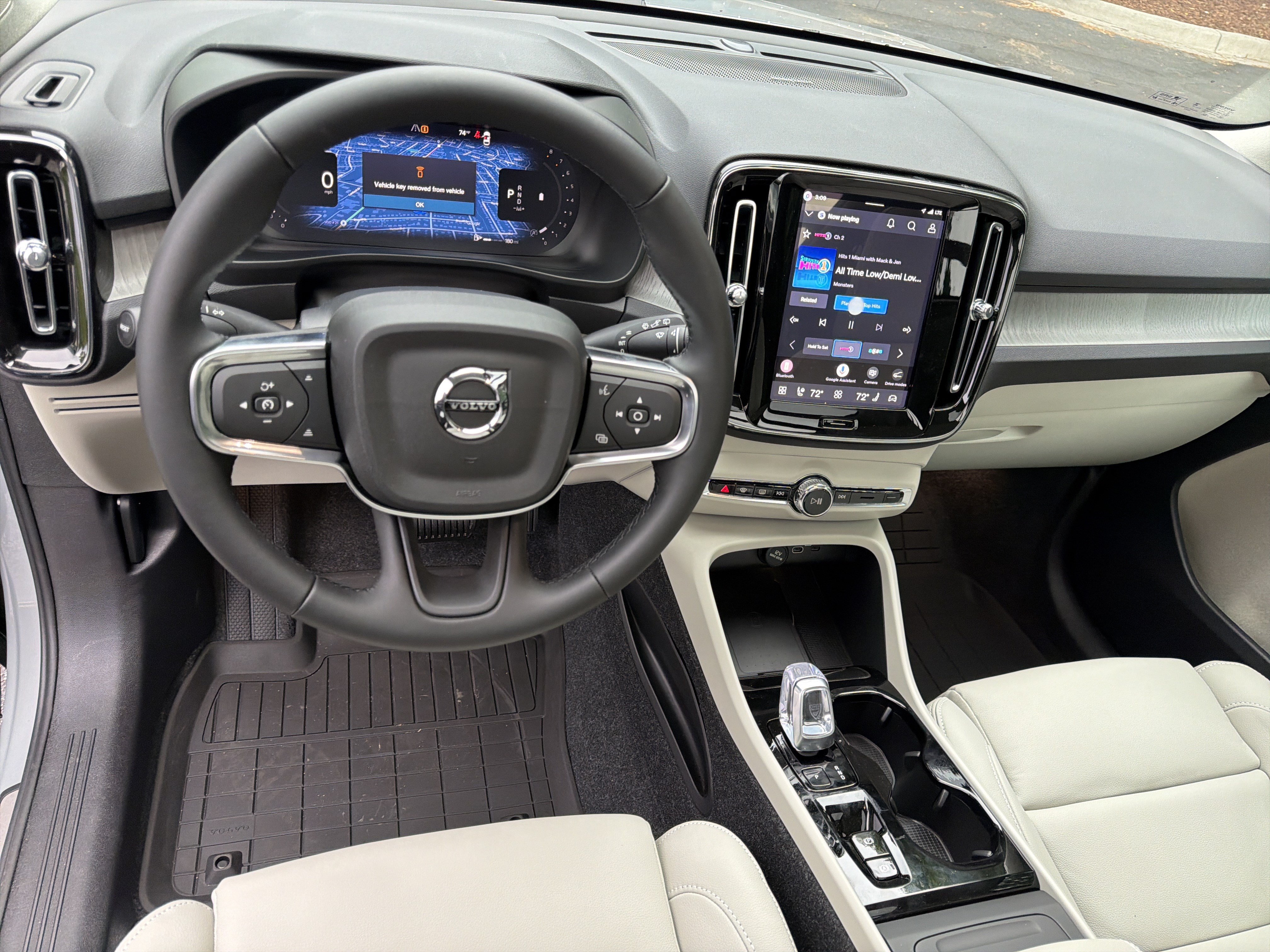 New 2026 Volvo XC40 B5 Ultra w/ Protection Package Premier AWD/4WD image 18
