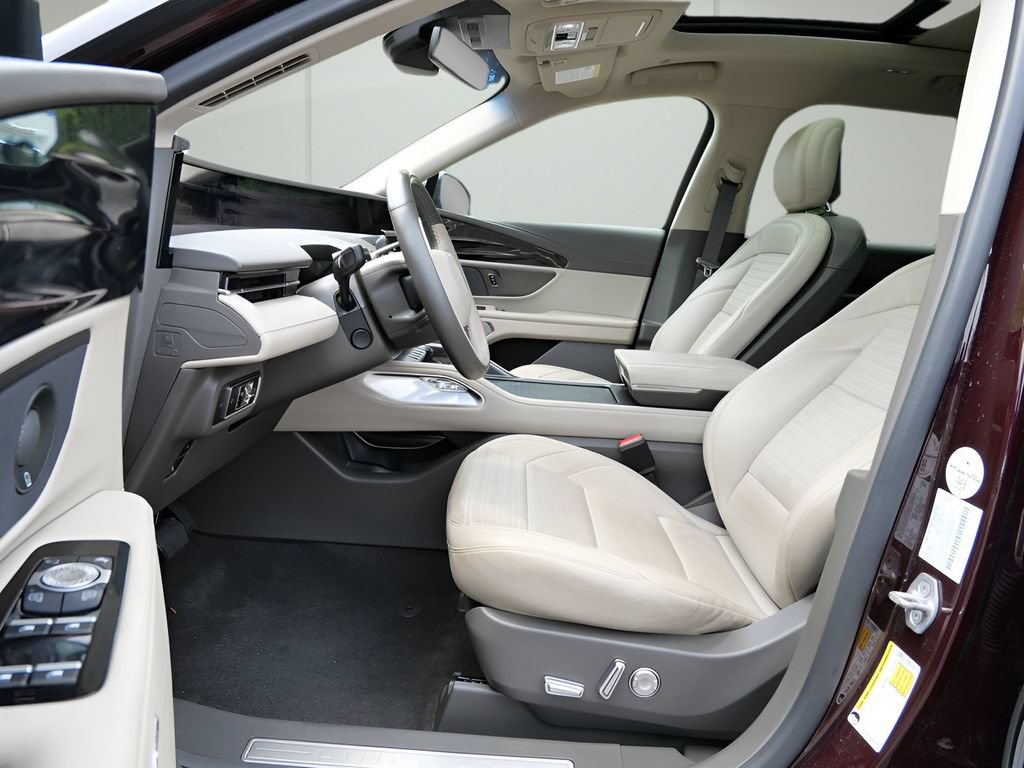 Used 2024 Lincoln Nautilus Reserve w/ Equipment Group 202A AWD/4WD image 10