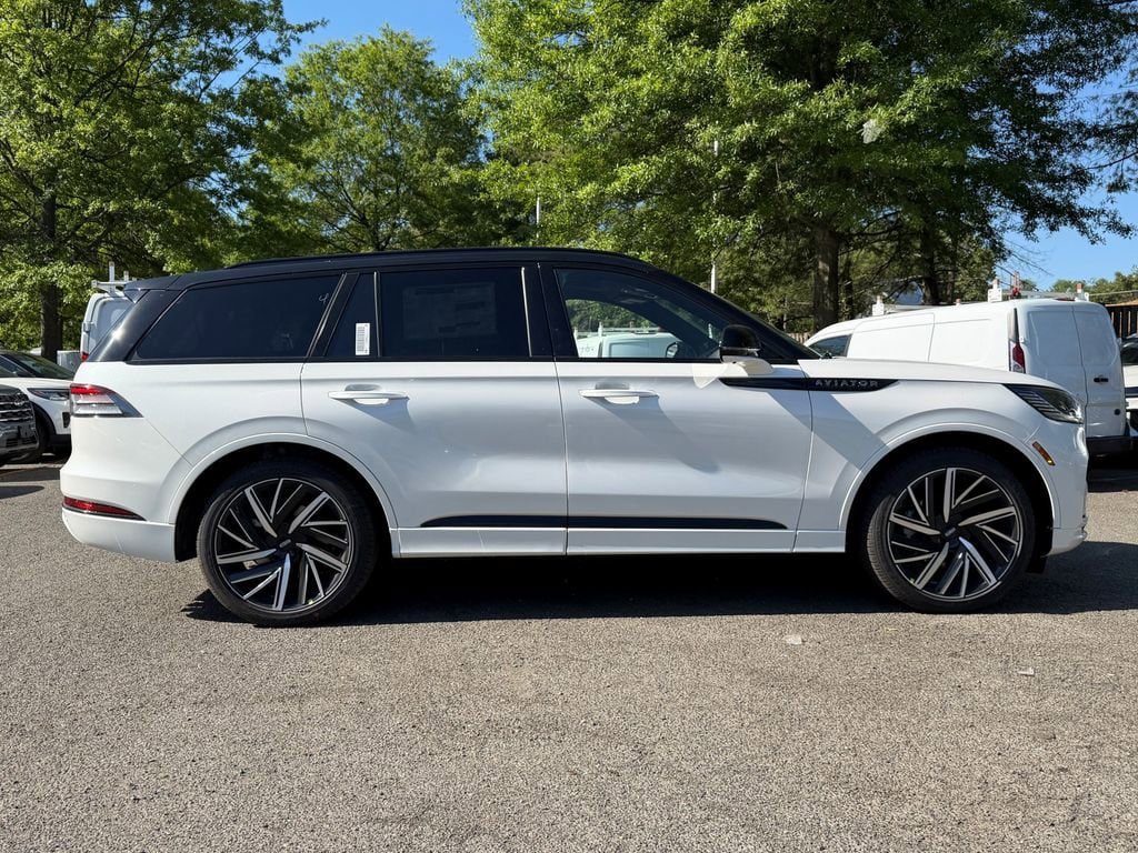 New 2026 Lincoln Aviator Black Label w/ Black Label Special Edition AWD/4WD image 2