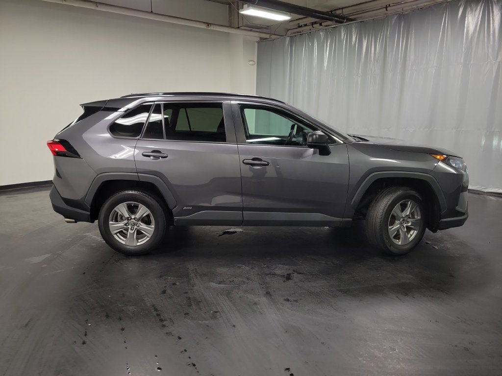 Used 2022 Toyota RAV4 LE AWD/4WD image 9