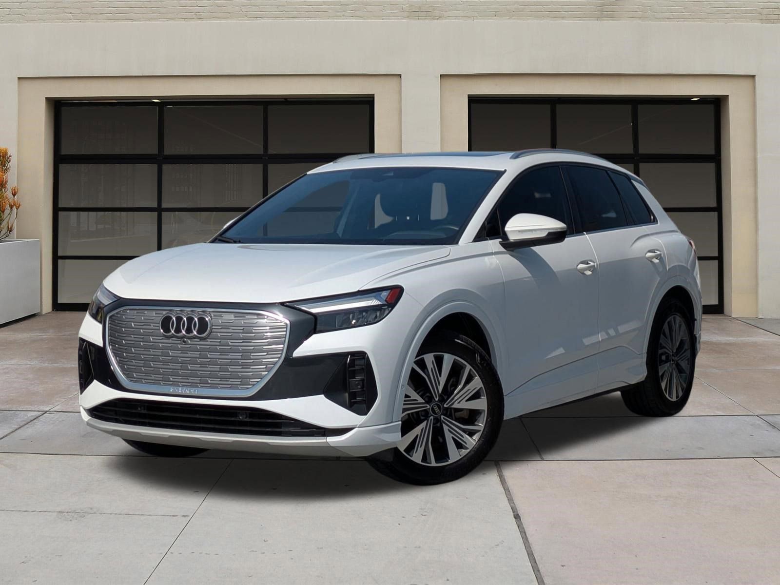 Used 2023 Audi Q4 e-tron Premium Plus w/ Premium Plus image 3