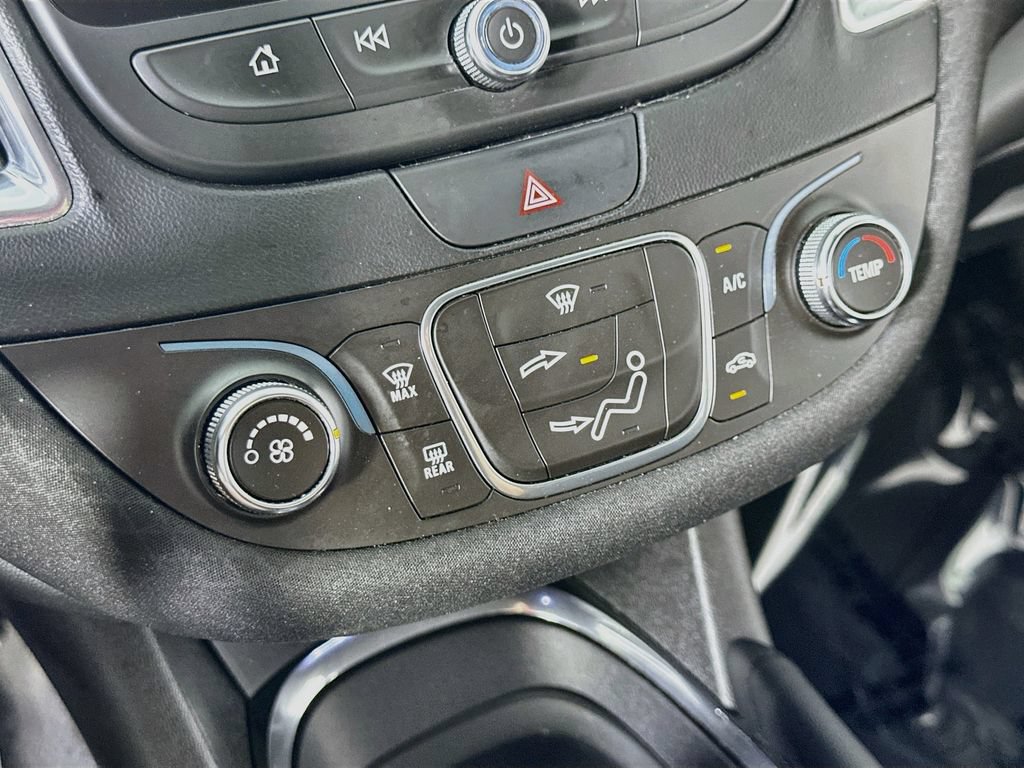 Used 2017 Chevrolet Malibu LT FWD image 26