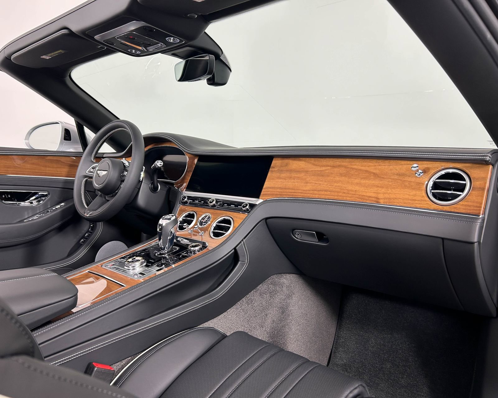 New 2026 Bentley Continental GTC AWD/4WD image 2