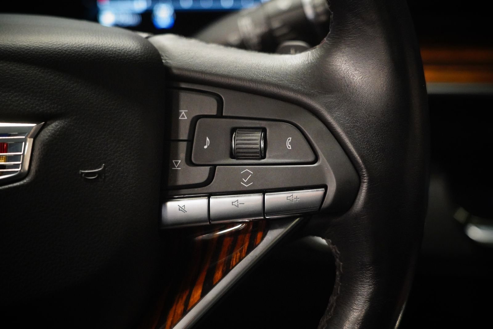 Used 2021 Cadillac Escalade ESV Premium Luxury w/ Driver Assist Tech Package image 20