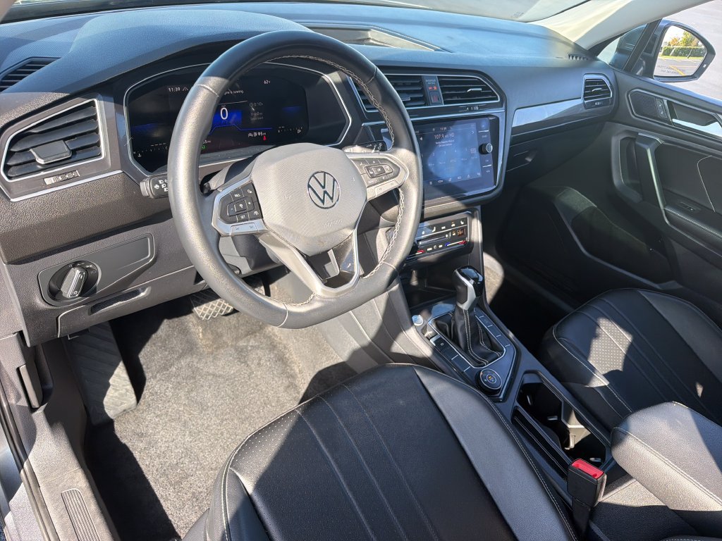 Certified 2023 Volkswagen Tiguan SE w/ Panoramic Sunroof Package AWD/4WD image 8
