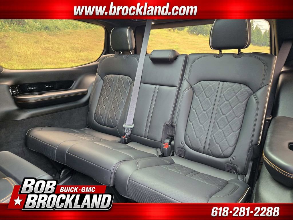 Used 2024 Jeep Grand Wagoneer Series III w/ Rear Seat Video Group 1 AWD/4WD image 15