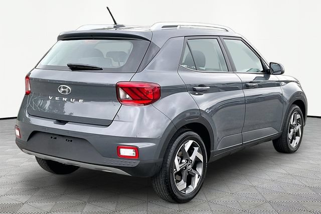 Used 2026 Hyundai Venue SEL FWD image 5
