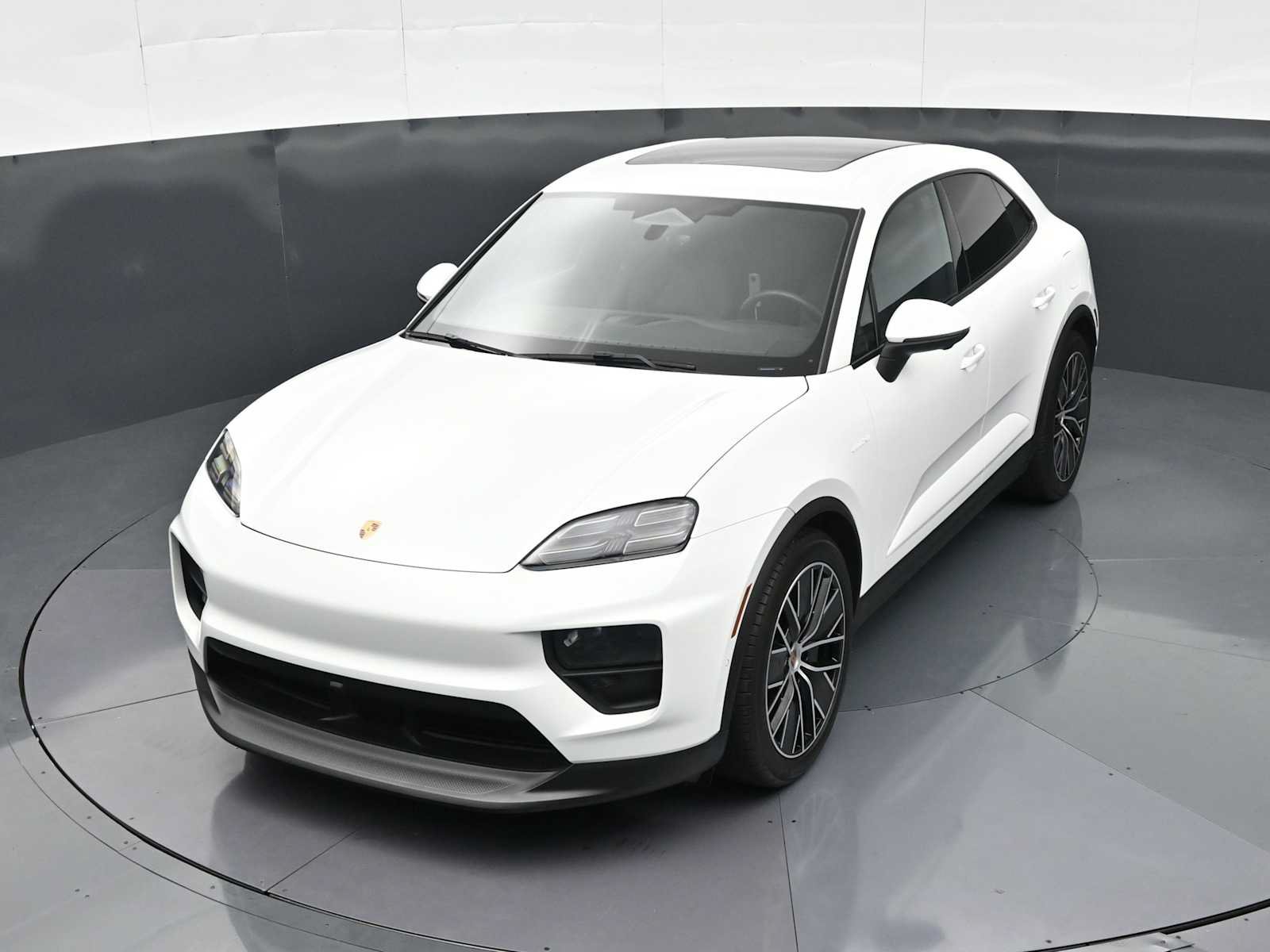 Certified 2025 Porsche Macan Electric RWD image 29
